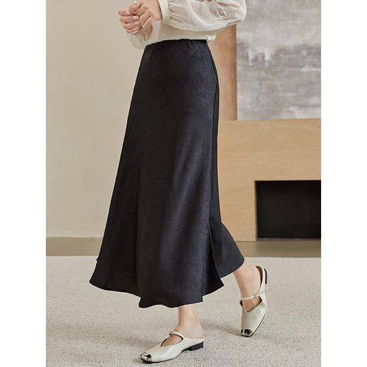 【专属特价】熙世界新中式复古开叉半身裙秋季2025新款仿醋酸缎面包臀鱼尾裙 商品图1