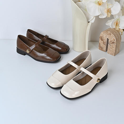 经典鲨2024年秋季新品复古方头简约气质舒适平底通勤单鞋女KW89-D37111 商品图1