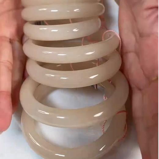 和田玉藕粉手镯 商品图0