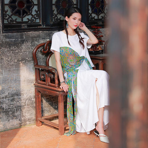 游园惊梦系列-翠袖红云拼接印花T恤 | 白色、绿色 商品图10