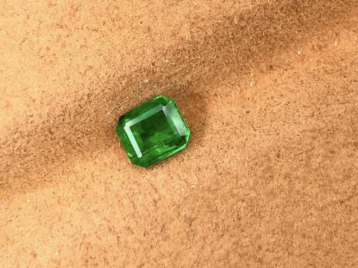 0.64ct 祖母绿裸石 商品图2