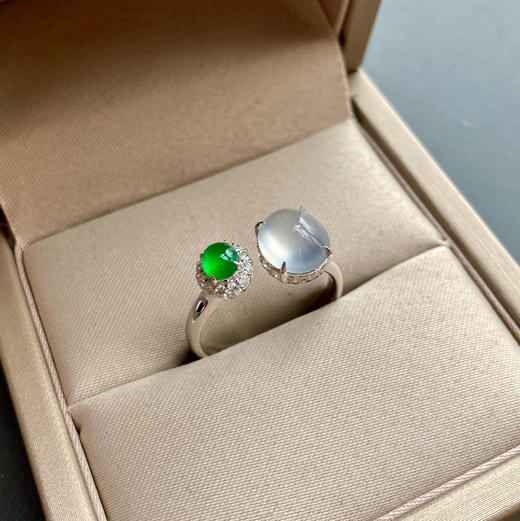 高冰种阳绿蛋面翡翠戒指18k白金钻石镶嵌 商品图1