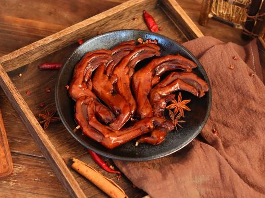 🔥🔥🔥【卤趣老卤鸭掌】来啦!!! 😍😍爱吃卤味零食的宝子们千万不要错过 🧡鸭掌充分吸收卤汁的精华，口感醇厚，富有嚼劲  商品图5