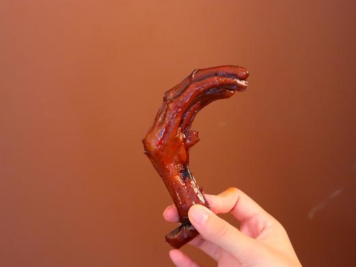 🔥🔥🔥【卤趣老卤鸭掌】来啦!!! 😍😍爱吃卤味零食的宝子们千万不要错过 🧡鸭掌充分吸收卤汁的精华，口感醇厚，富有嚼劲  商品图6