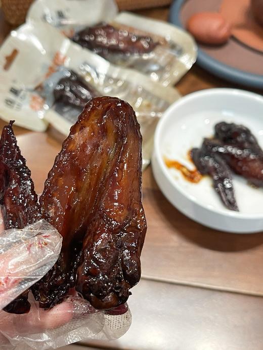 【卤趣秘制鸡翅】蜜汁味/甜辣味💗✅传统工艺🔥柴火熬制，蜂蜜秘制，肉质很结实，嚼劲十足✅皮韧肉香，骨头里都带着蜜汁色泽枣红甘甜 商品图12