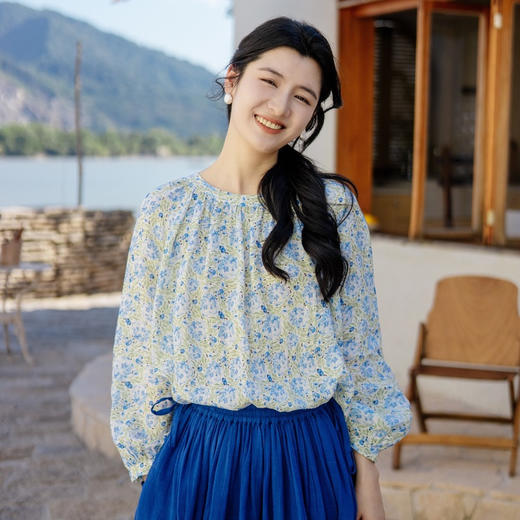 * 绽放旅行女装471朵/高支亚麻手绘绣球水彩印花九分袖圆领短款衬衫 商品图0