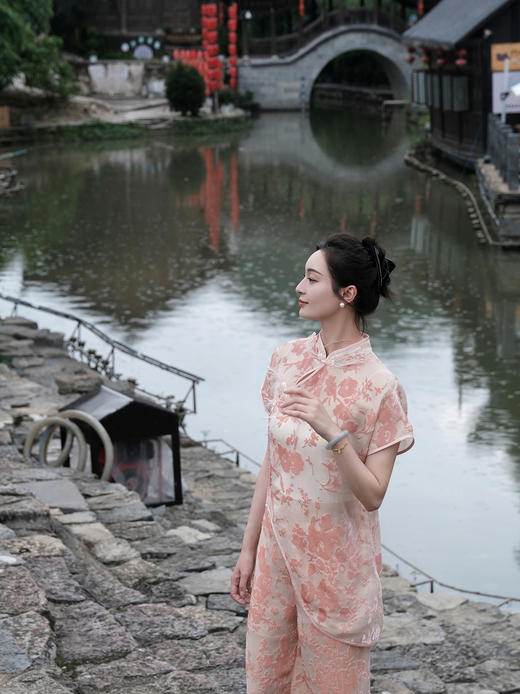 盛唐婧 |玫瑰粉国风丝绒上衣 商品图1