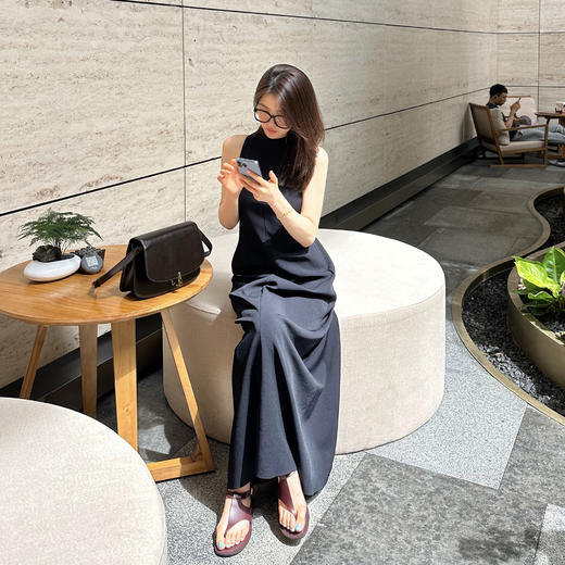 ROMI STUDIO“轻礼服”法式V领三穿款无袖吊带开叉连衣裙 23AWM240 商品图2