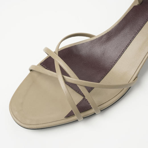 ROMI STUDIO “法式优雅” 羊皮交叉细带圆头小猫跟凉鞋 24SSS077 商品图2