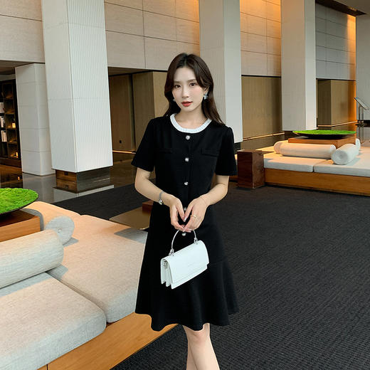 [奢姿轻奢系列]大码女装2025夏季纽扣装饰裙子胖妹妹鱼尾摆连衣裙8942853492 商品图3