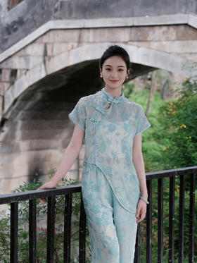 盛唐婧 |蒂芙尼蓝国风丝绒直筒裤