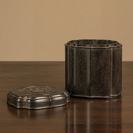 二十世纪  紫檀龙纹花口盖罐 商品图1