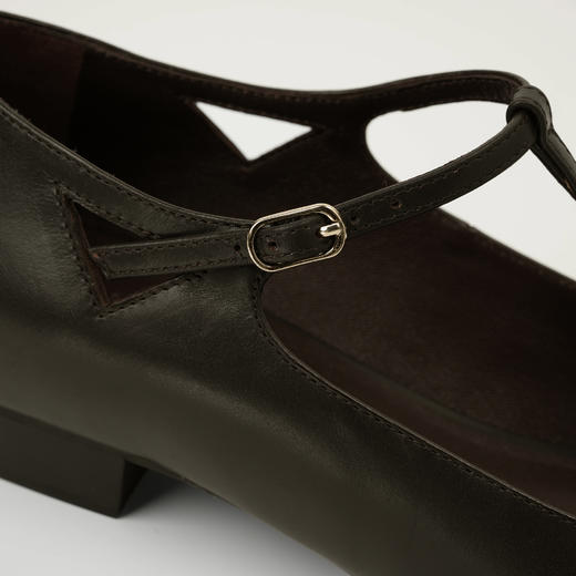 ROMI STUDIO“松弛高知”头层粒面牛皮拼羊皮尖头玛丽珍鞋 24SSS018 商品图3