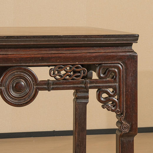 清中期 红木镶楠木面拱璧纹八仙桌 商品图3