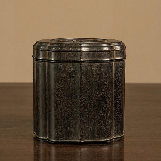 二十世纪  紫檀龙纹花口盖罐 商品图0