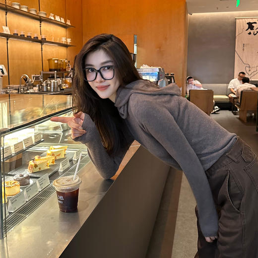 ROMI STUDIO“率性过冬”100%绵羊毛灰咖色针织打底＋拉法帽23AWM330 商品图2