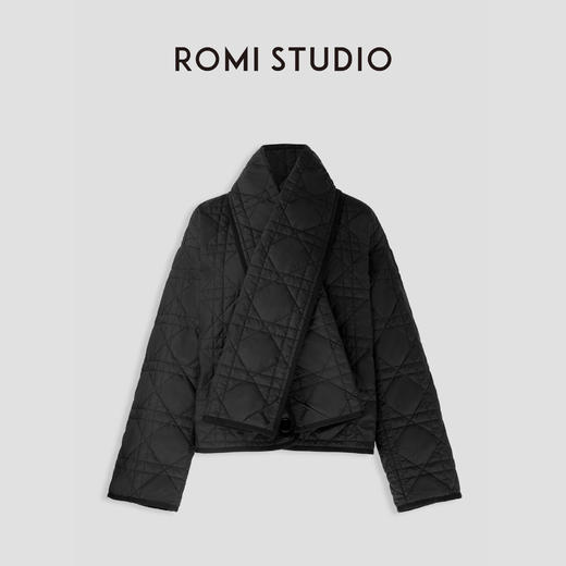 ROMI STUDIO“经典重现”黑色菱格围巾可拆卸短款黑色棉服23AWW256 商品图3
