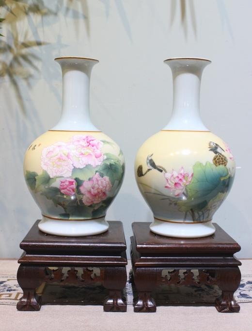 新粉彩长颈瓶 商品图0