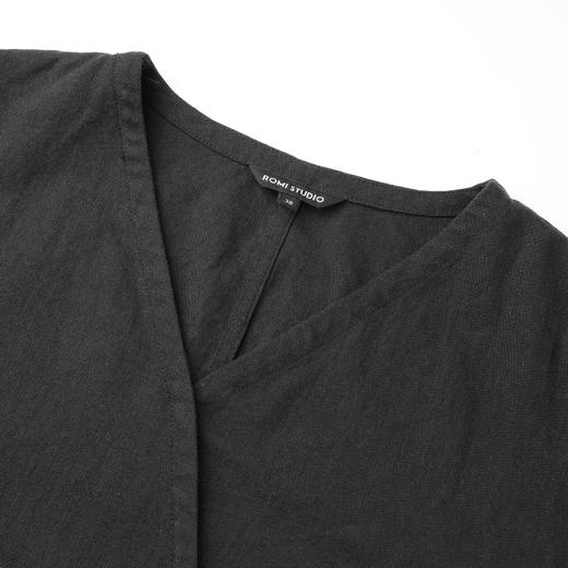 ROMI STUDIO “新中式” 苎麻天丝混纺酵洗V领斜门襟衬衣24SST099 商品图1