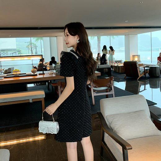 [奢姿轻奢系列]大码女装2025夏季钻饰连衣裙胖妹妹荷叶V领裙子8942890150【1】 商品图3