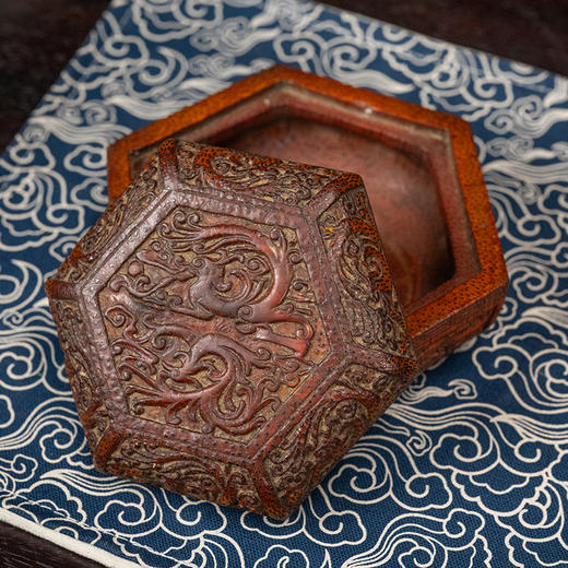 清 竹雕螭凤纹六角盖盒 商品图4