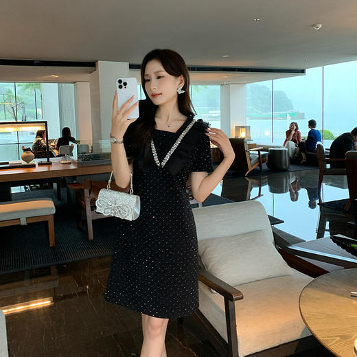 [奢姿轻奢系列]大码女装2025夏季钻饰连衣裙胖妹妹荷叶V领裙子8942890150【1】 商品图2