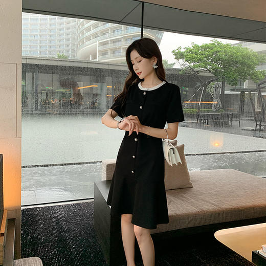 [奢姿轻奢系列]大码女装2025夏季纽扣装饰裙子胖妹妹鱼尾摆连衣裙8942853492 商品图1