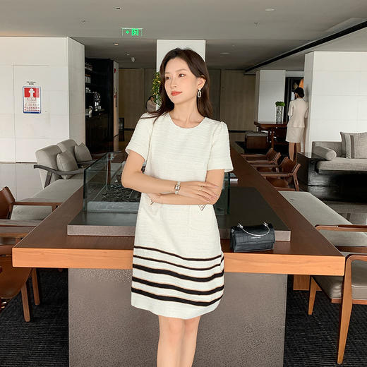 [奢姿轻奢系列]休闲条纹连衣裙大码女装夏季新款胖妹妹撞色裙子8942890125 商品图4