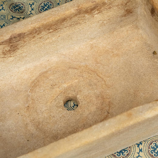 清 汉白玉方形石盆 商品图2