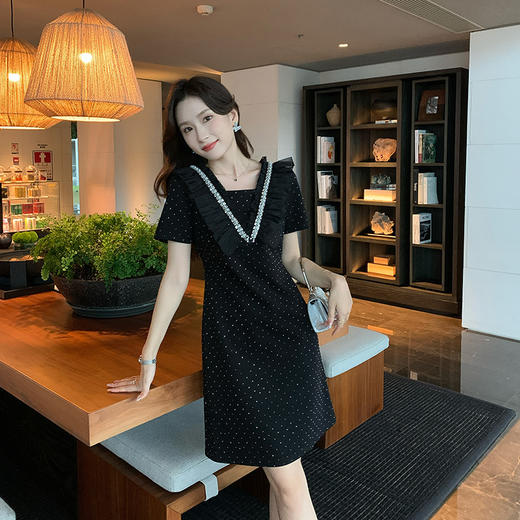 [奢姿轻奢系列]大码女装2025夏季钻饰连衣裙胖妹妹荷叶V领裙子8942890150【1】 商品图4