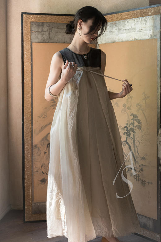 Phaedo 雾金灰廓形叠纱无袖连衣裙 商品图1