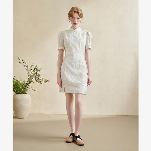 西遇新中式盘扣短袖连衣裙女夏季新款百搭随性优雅修身杏色裙D2141799 商品图1