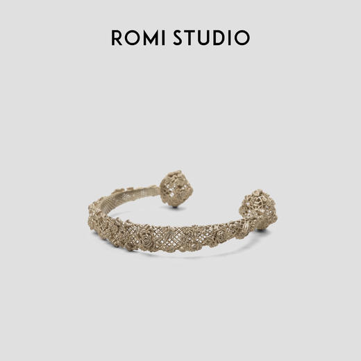 ROMI STUDIO古典优雅3D立体浮雕复古金手镯23AWS135 商品图1