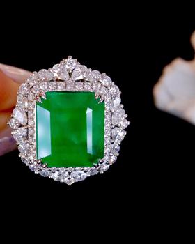 8.65ct 祖母绿戒指吊坠