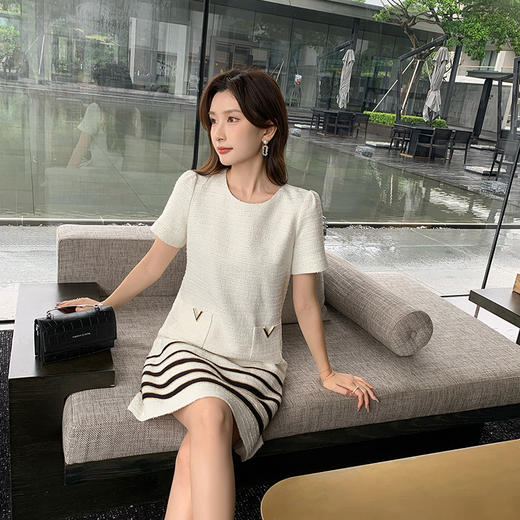 [奢姿轻奢系列]休闲条纹连衣裙大码女装夏季新款胖妹妹撞色裙子8942890125 商品图2