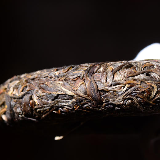 【新品首发】老班章·王！2024年头春头采，500年以上古树纯料！老班章茶农25号自家茶王地古树原料！满级茶气，兰花香亟浓郁！100克/片！ 商品图4