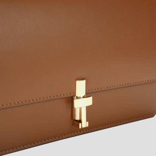 ROMI STUDIO“美拉德配饰”头层牛皮翻盖枫糖棕斜跨小方包23AWB091 商品图1