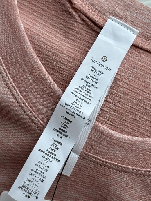 点此购买 lululemon女子健身速干短袖T恤 LL 292840 商品图11