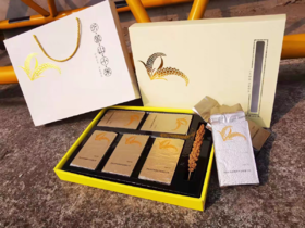 套餐二 云南核桃油500ml*2/盒＋新疆和田大马士革玫瑰30g*2/盒＋沂蒙山小米5斤礼盒装