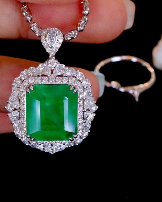 8.65ct 祖母绿戒指吊坠 商品图2