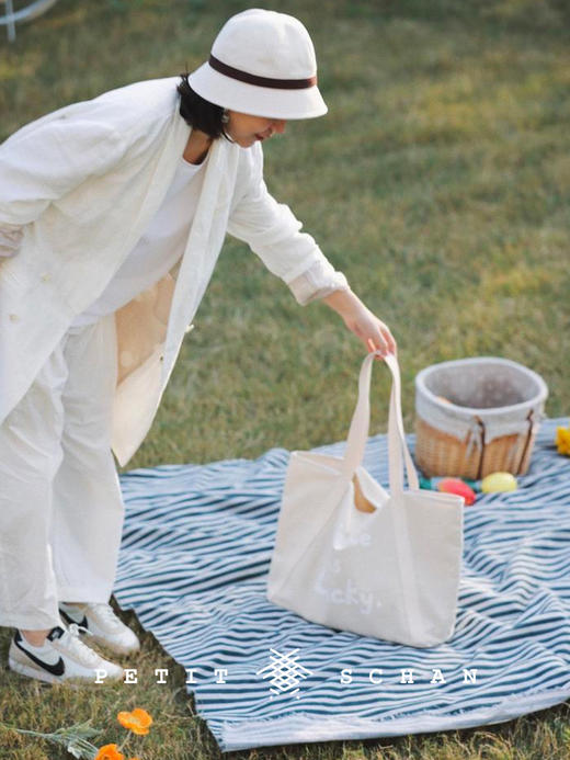 PETIT SCHAN小闪 CLO#007 Magic Pocket II 魔法斗篷 重磅牦牛绒设计款不对称斗篷式背心裙 商品图3