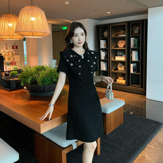 [奢姿轻奢系列]大码女装2024夏季钉珠连衣裙胖妹妹蝴蝶V领裙子8942890141 商品图1