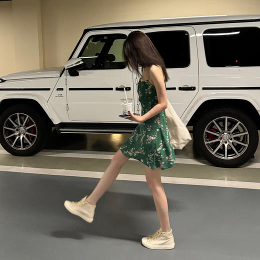 ROMI STUDIO “轻盈时刻” 丝感垂顺小碎花打揽吊带连衣裙 421L6064 商品图1