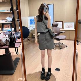 ROMI STUDIO"基础优雅"灰色圆领无袖贴袋刺绣短款马甲背心 T3280