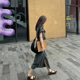 ROMI STUDIO“轻盈姿态”肤感棉不规则荡领腰带短袖连衣裙24SSQ783