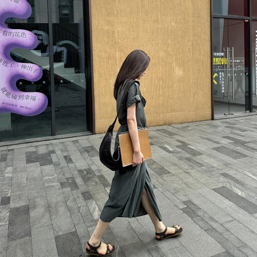 ROMI STUDIO“轻盈姿态”肤感棉不规则荡领腰带短袖连衣裙24SSQ783 商品图0