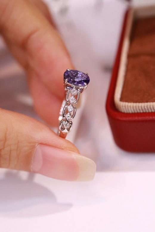 1.07ct 蓝宝石戒指 商品图5