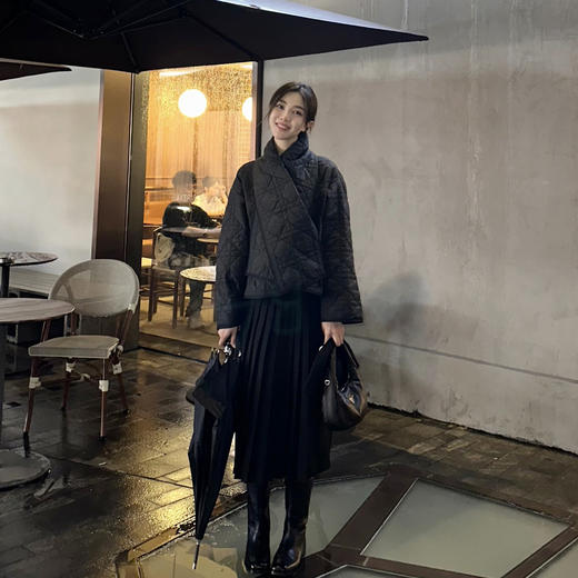 ROMI STUDIO“经典重现”黑色菱格围巾可拆卸短款黑色棉服23AWW256 商品图0