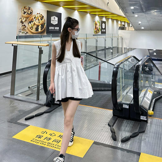 ROMI STUDIO百搭休闲 简约V领收腰荷叶边复古白无袖背心T3232白色 商品图3