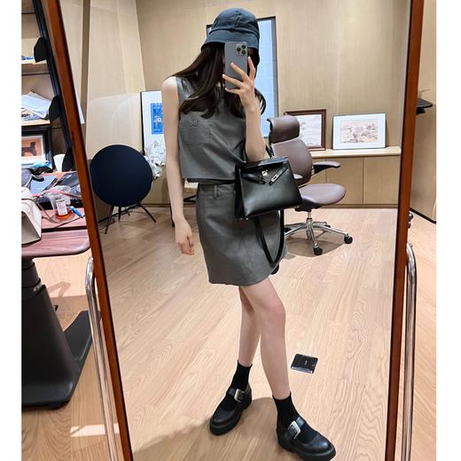 ROMI STUDIO"基础优雅"灰色圆领无袖贴袋刺绣短款马甲背心 T3280 商品图1